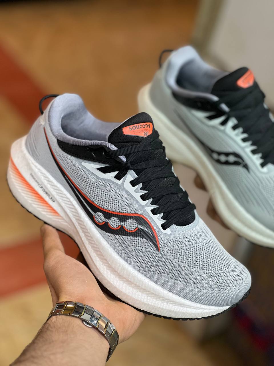 کتونی ساکونی مدل Triumph 21 ساخت ویتنام