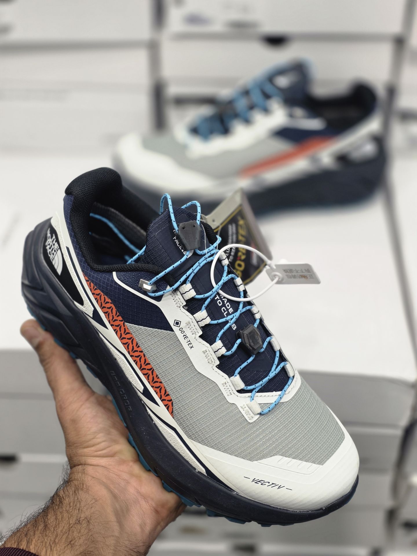 کتونی تریل رانینگ نورث فیسthe north face / ضد آب و گورتکس / طبیعتگردی ،شهری/ سایز ۴۰ الی ۴۵