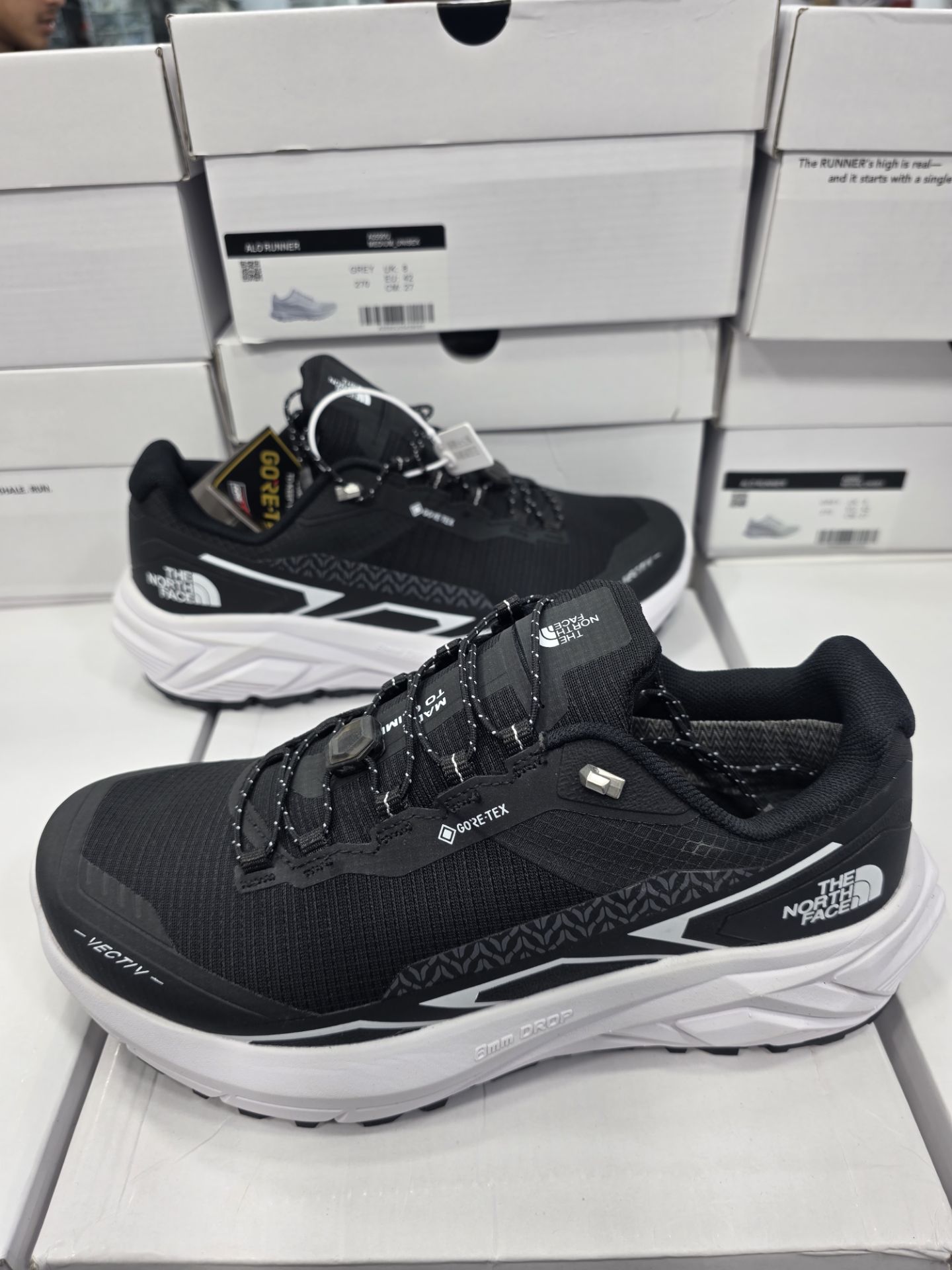 کتونی تریل رانینگ نورث فیسthe north face / ضد آب و گورتکس / طبیعتگردی ،شهری/ سایز ۴۰ الی ۴۵