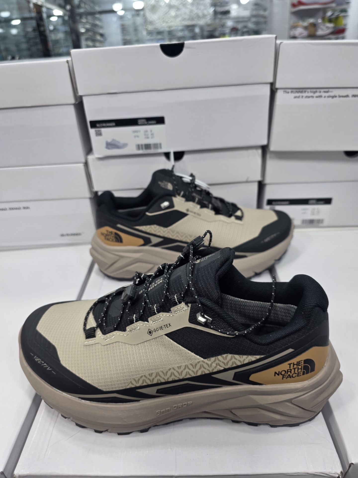 کتونی تریل رانینگ نورث فیسthe north face / ضد آب و گورتکس / طبیعتگردی ،شهری/ سایز ۴۰ الی ۴۵